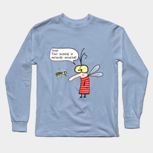 Bee buzzing vs mosquito Long Sleeve T-Shirt